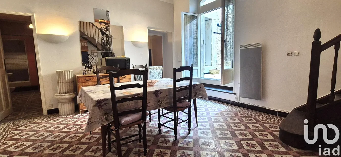 Wohnzimmer; fliesenboden, tageslicht