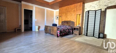 Schlafzimmer; holzboden, tageslicht