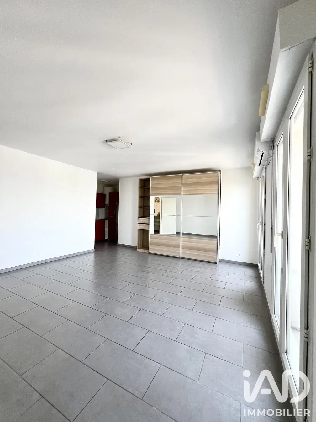 Schlafzimmer; fliesenboden, tageslicht