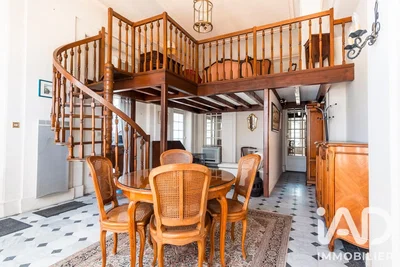 Esszimmer; holzboden, tageslicht, rustikaler stil