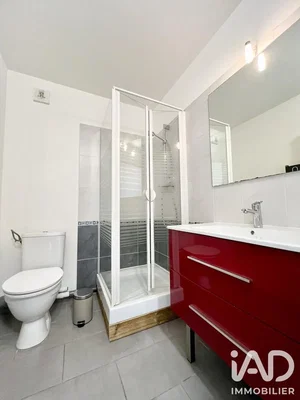 Badezimmer; fliesenboden, renoviert, tageslicht