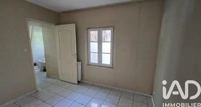 Schlafzimmer; fliesenboden, tageslicht