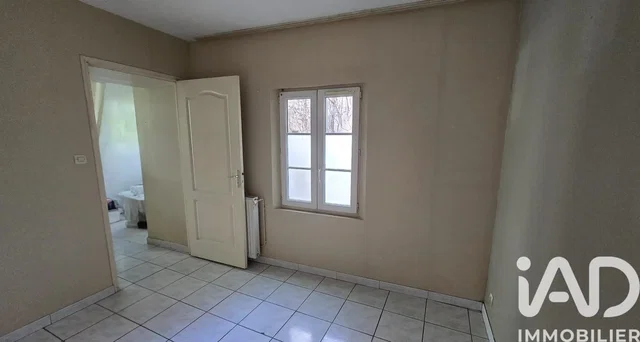 Schlafzimmer; fliesenboden, tageslicht