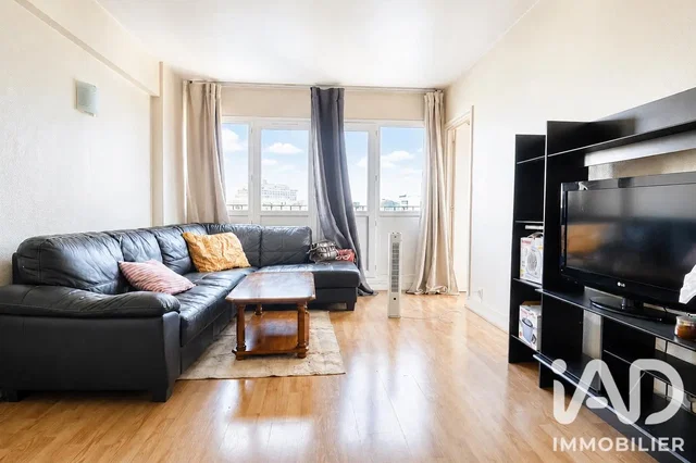Wohnzimmer; holzboden, tageslicht, moderner stil