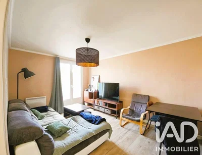 Wohnzimmer; tageslicht, holzboden