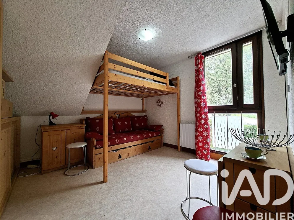 Kinderzimmer; holzboden, tageslicht