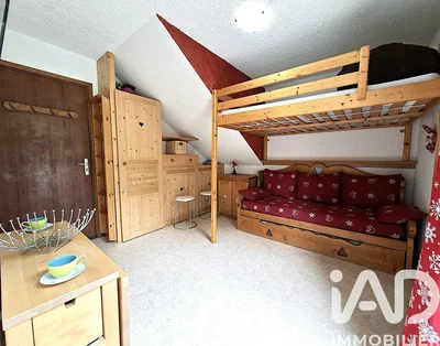 Kinderzimmer; holzbalken, holzboden, tageslicht, rustikaler stil