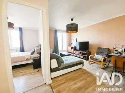 Wohnzimmer; holzboden, tageslicht, moderner stil