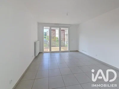 Wohnzimmer; fliesenboden, tageslicht