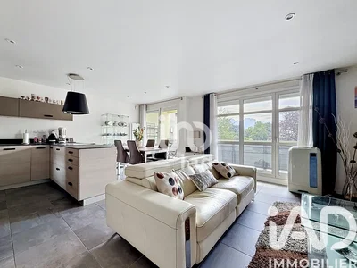 Wohnzimmer; blick, küchengeräte, fliesenboden, tageslicht, moderner stil