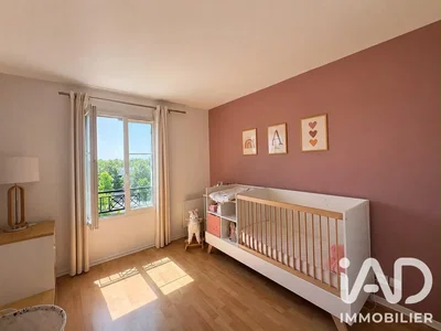 Chambre d'enfant; parquet, lumière naturelle