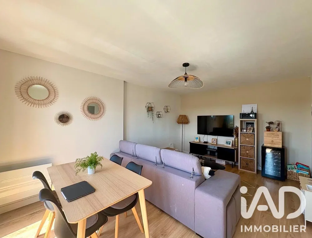 Salon; lumière naturelle, parquet, style moderne