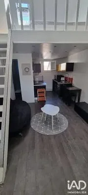 Salon; électroménager, parquet, lumière naturelle