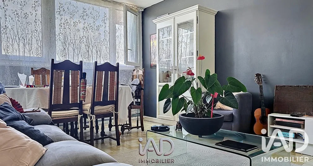 Salón; luz natural, estilo moderno
