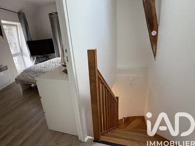 Camera da letto; pavimento in legno, luce naturale