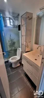 Salle de bain; carrelage, rénové, lumière naturelle