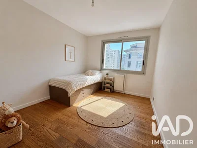 Chambre d'enfant; parquet, lumière naturelle