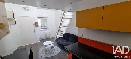 Salon; électroménager, lumière naturelle