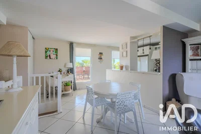 Salón; luz natural, estilo moderno