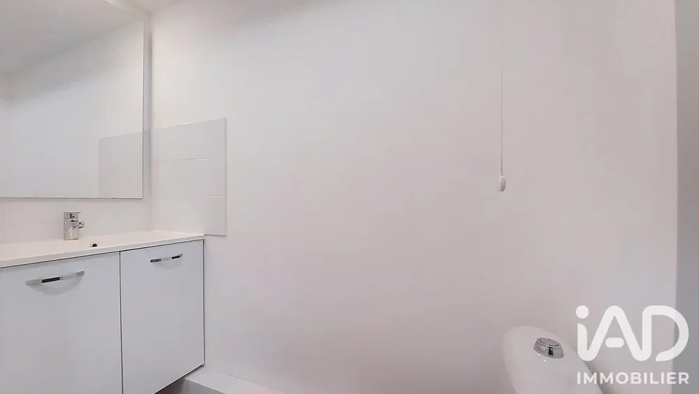 Toilettes; lumière naturelle, carrelage