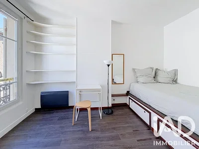 Chambre; lumière naturelle, parquet