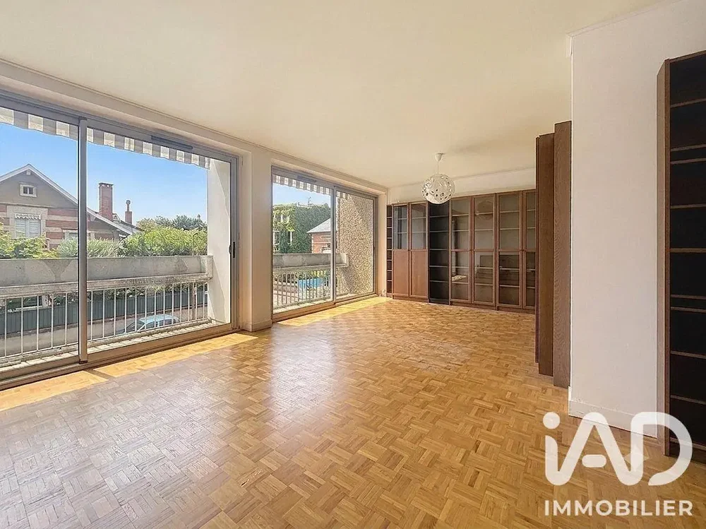 Salón; vista, suelo de madera, luz natural