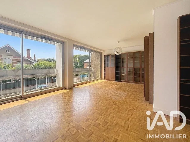 Salón; vista, suelo de madera, luz natural