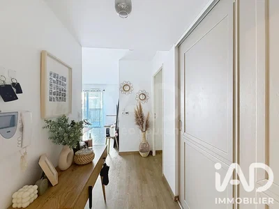 Garderobe; holzboden, tageslicht, moderner stil