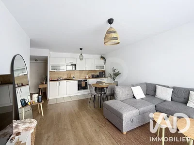 Wohnzimmer; tageslicht, moderner stil, holzboden