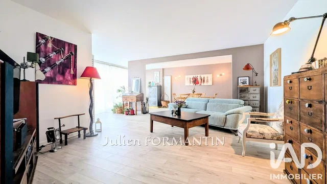 Salon; lumière naturelle, style moderne, parquet