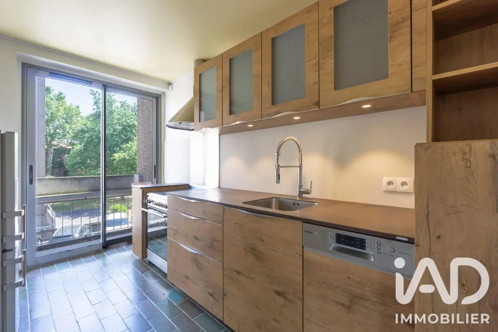 Cocina; electrodomésticos, luz natural, suelo de madera, renovado