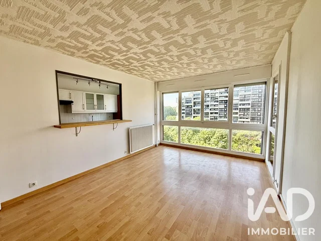 Salón; vista, suelo de madera, luz natural