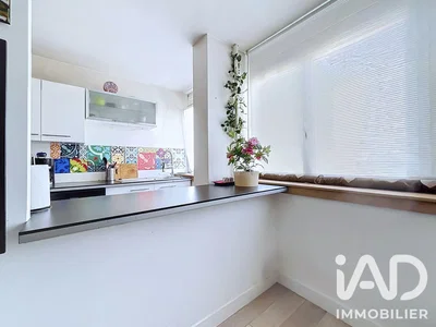 Cuisine; lumière naturelle, carrelage, parquet
