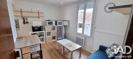 Salon; électroménager, lumière naturelle
