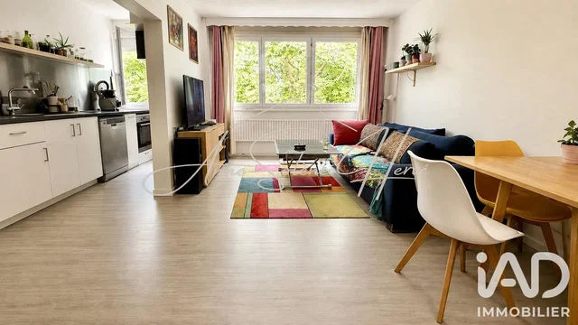 Salon; électroménager, lumière naturelle, parquet, style moderne