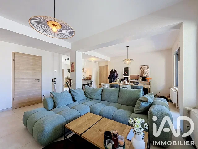 Salon; lumière naturelle, style moderne, carrelage