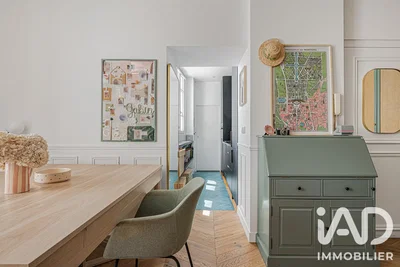 Salle à manger; parquet, style moderne, lumière naturelle