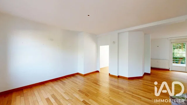 Soggiorno; pavimento in legno, luce naturale