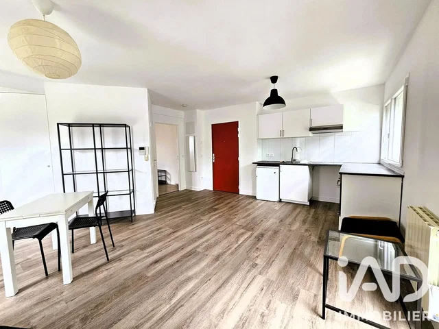 Cuisine; électroménager, parquet, lumière naturelle