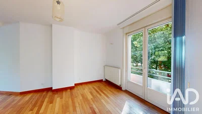 Salon; parquet, lumière naturelle
