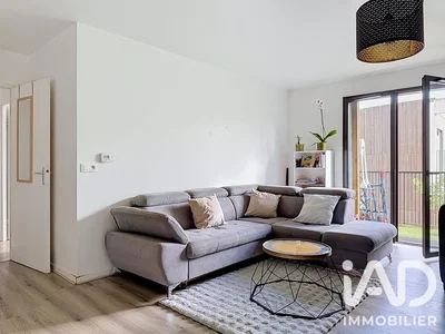 Salon; parquet, lumière naturelle, style moderne