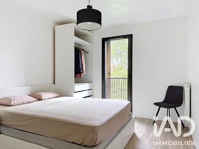 Chambre; lumière naturelle, parquet