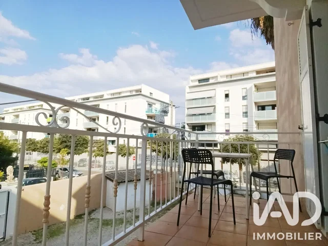 Balcon; carrelage, vue, lumière naturelle