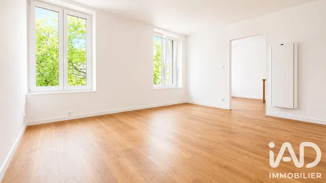 Salon; parquet, lumière naturelle, vue