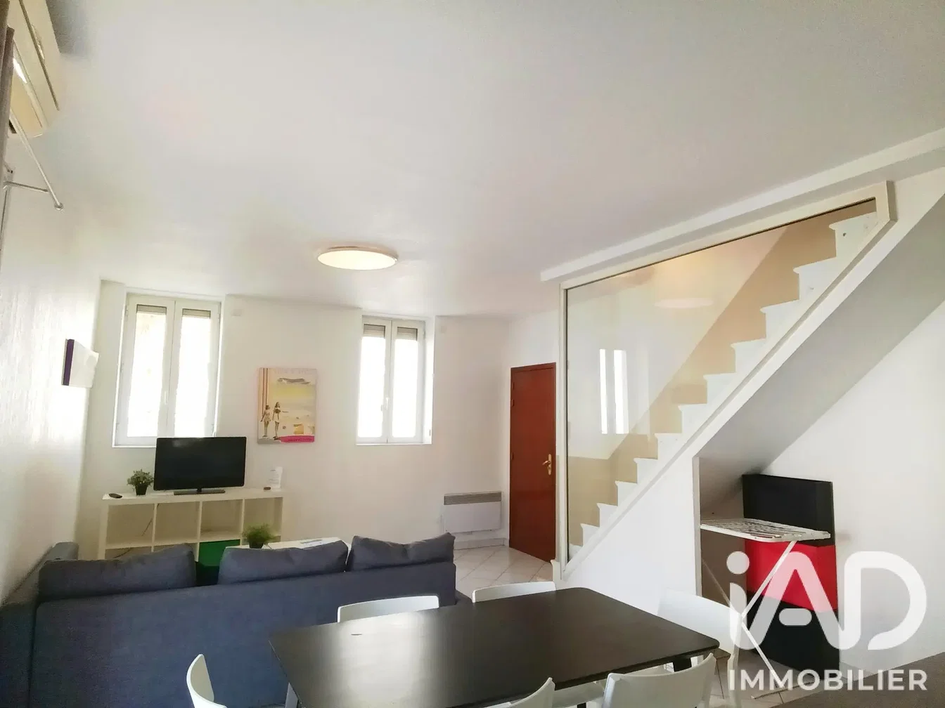 Oturma odası; doğal ışık, modern stil