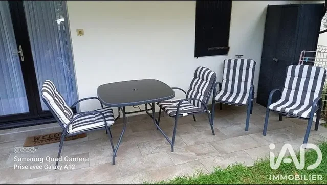 Terrazza; pavimento in legno, luce naturale, stile moderno