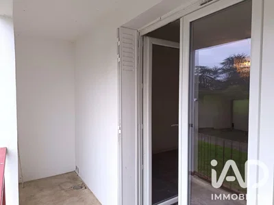Balcone; luce naturale, necessita ristrutturazione