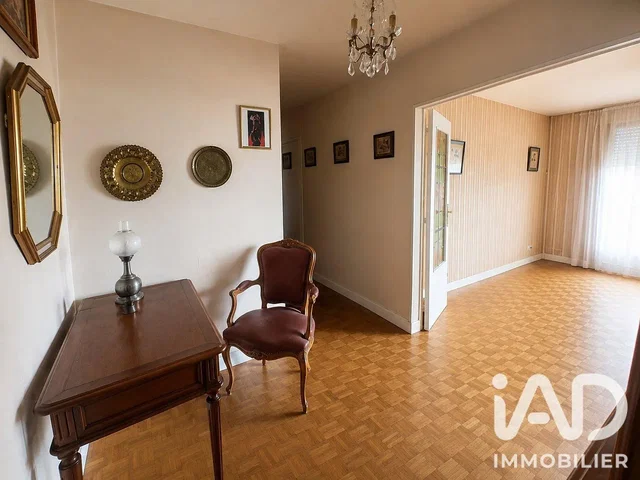 Salon; parquet, lumière naturelle, style rustique