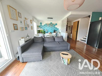Soggiorno; luce naturale, pavimento in legno, stile moderno