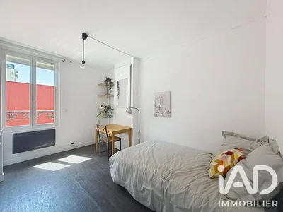 Camera da letto; luce naturale, stile moderno